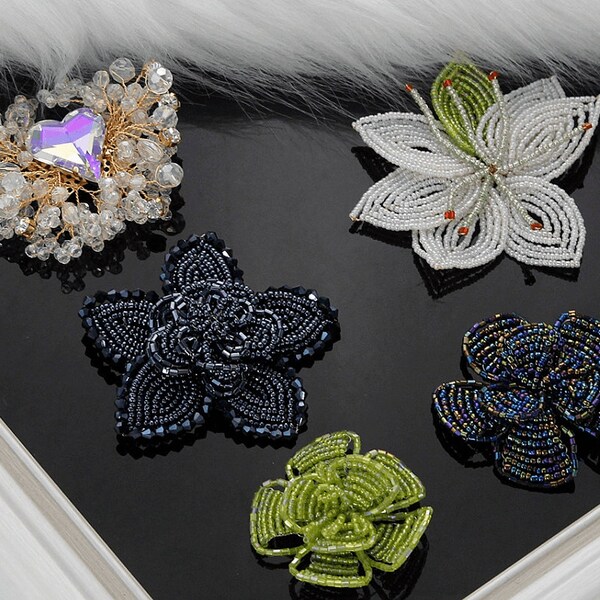 Crystal Beaded Flower Badge Appliques Beaded Flowers Sew on cloth patch DIY garment accessories decorative cloth Sale