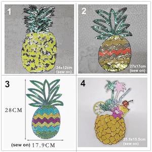 Puede incluir: Cuatro parches termoadhesivos con temática de piña. El primer parche es amarillo con hojas verdes y mide 24 cm por 12 cm. El segundo parche es dorado con hojas verdes y rayas rojas y mide 27 cm por 17 cm. El tercer parche es turquesa con hojas verdes y rayas moradas y amarillas y mide 28 cm por 17,9 cm. El cuarto parche es amarillo con hojas verdes y un diseño de cóctel de piña y mide 25,5 cm por 15,5 cm.