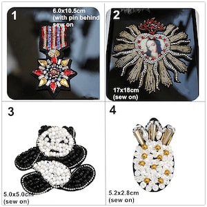 Puede incluir: Cuatro parches bordados para planchar. El primero es una estrella roja, blanca y azul con pedrería. Mide 6,0 cm por 10,5 cm. El segundo es un corazón dorado con una imagen de una mujer y pedrería. Mide 17 cm por 18 cm. El tercero es un oso panda blanco y negro con perlas blancas. Mide 5,0 cm por 5,0 cm. El cuarto es una piña con cuentas doradas y pedrería. Mide 5,2 cm por 2,8 cm.