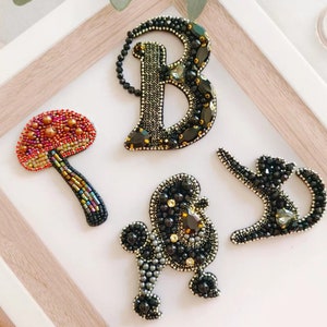Tela de cuentas de cristal Gato Perro Hongo Carta inglesa Applique Cloth Patch DIY Chaqueta de tela decorativa Bolso de mano suministro de accesorios