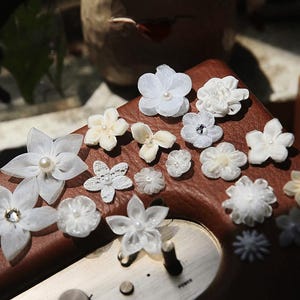 Embroidery beaded small white Flower Applique flowers cloth Patch DIY badge Craft cloth handbag accessory supply