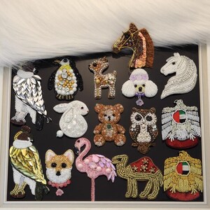 クリスタルビーズの犬、馬、クマ、ペンギン、ウサギのアップリケ布動物パッチDIYブローチバッジクラフト装飾パーティーハンドバッグアクセサリー供給