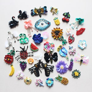 Lot 10 Random Stereo Beaded cloth stickers DIY garment accessories flower decorative Sequin cloth flowers Swan bee Dragonfly wholesale