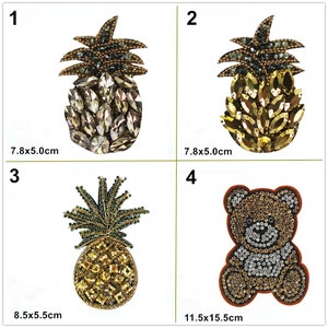 Puede incluir: Cuatro parches para planchar, dos diseños de piña, uno dorado y uno marrón, y un diseño de osito de peluche marrón. Los parches de piña miden 7,8 x 5,0 cm y el parche de osito de peluche mide 11,5 x 15,5 cm.