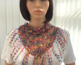 Écharpe scintillante : accessoire métallique coloré pour les fêtes