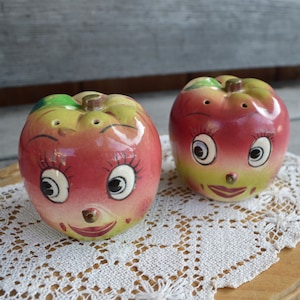 As Is, Vintage Anthropomorphic Apple Salt & Pepper Shakers 1950s Japan 2K2533 , Glazed Ceramic, Red, Mothers day Gift for Her, Gift for Him