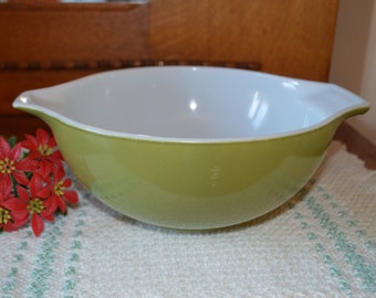 Vintage Pyrex Verde 443 Nesting Bowl, Cinderella, Mixing Bowl, Avocado Green, 1960s, Oven Proof, Mother's Day Gift for Her, Gift for Him