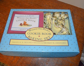 Vintage Winne the Pooh Child's Baking Set, New Unused, 1996 Cook Book, Winnie the Pooh Cookie Cutters, Christmas Gift for Her, Gift for Him