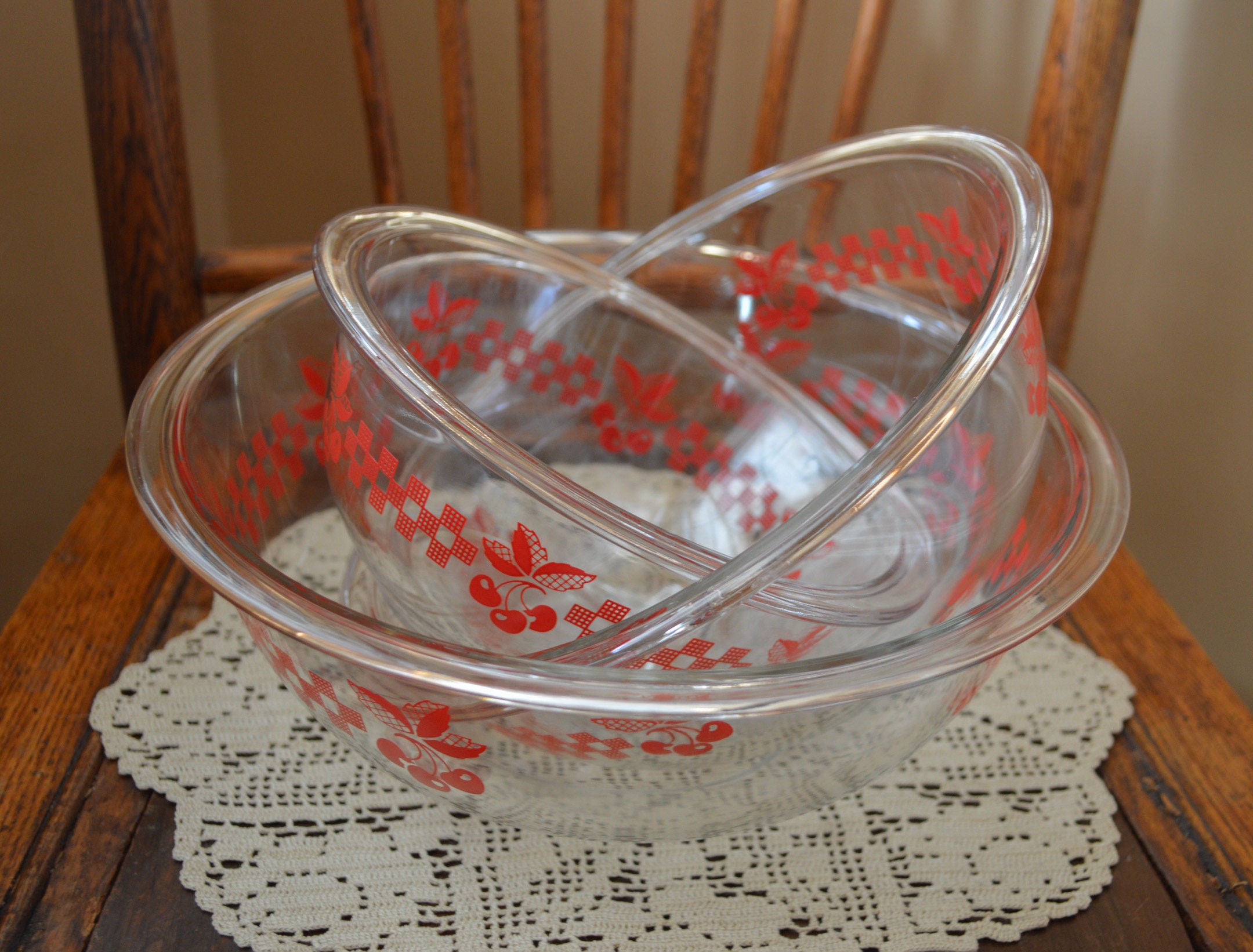 Pyrex, Set of 3 Clear Glass Nesting-Mixing bowls with lids, #322, 323 & 325  Mint