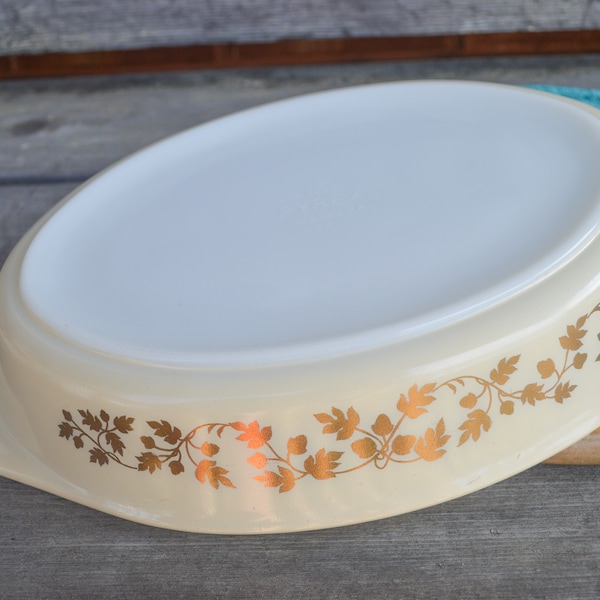 Vintage Pyrex Gold Acorn Casserole Dish, 1.5 Quart, Oval Pyrex Baker, Shallow Casserole, Oven Proof, 1959-60s, Gift for Her, Gift for Him