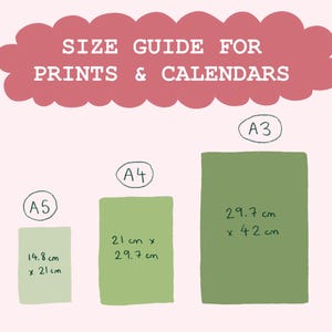 Pu&ograve; includere: Una guida alle dimensioni per stampe e calendari che mostra le dimensioni dei formati di carta A3, A4 e A5 in centimetri. Il formato A3 &egrave; di 29,7 cm x 42 cm, il formato A4 &egrave; di 21 cm x 29,7 cm e il formato A5 &egrave; di 14,8 cm x 21 cm.