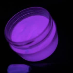 DARK PINK to MAUVE Glow-in-the-Dark Pigment Powder / Resin Craft Additive / Nail Art / Pendants / Jewelry