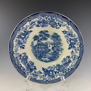 Royal Staffordshire “Tonquin” Round Vegetable Bowl by Clarice Cliff
