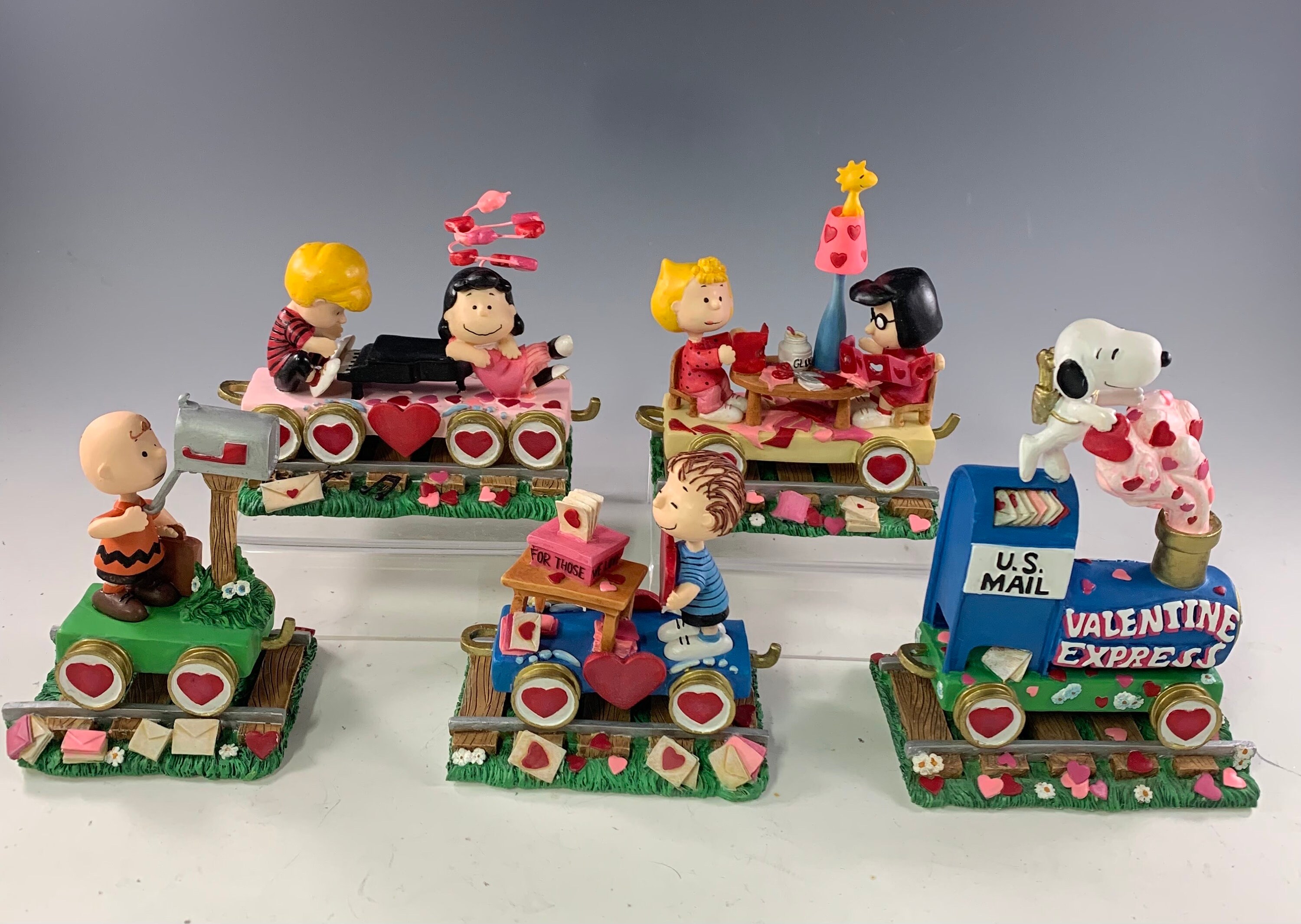 スヌーピー VALENTINE EXPRESS  フィギュア スヌーピー VALENTINE EXPRESS フィギュア