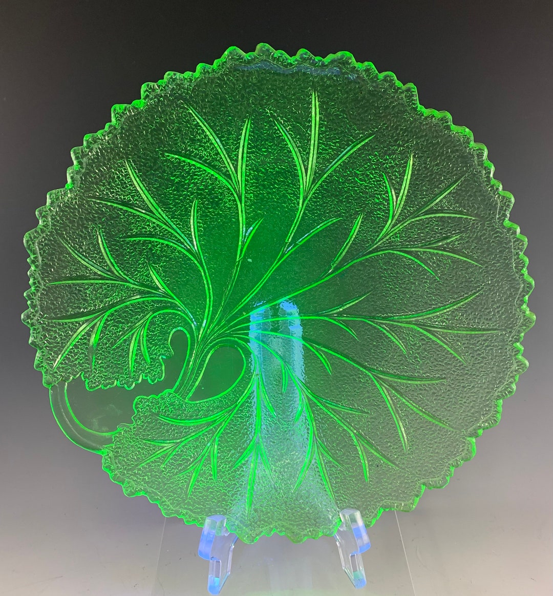 PELLI GLASS GREEN SALAD PLATE main image 1