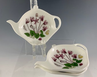 Mackwoods Glazed  Porcelain ceramic Tea Bag & Spoon Rest Teapot shaped. 