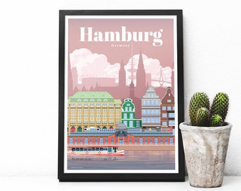 Op de afbeelding: Een ingelijste illustratie van de skyline van Hamburg in Duitsland. De illustratie toont een roze lucht met witte wolken, een rivier en een boot. De gebouwen zijn kleurrijk en gedetailleerd, met de tekst "Hamburg, Duitsland" bovenaan.