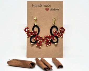 boucles d'oreille rouge et noir en frivolité à la navette//dentelle//frivolité//tatting//earring//women gift//bijou en frivolité//jewelry