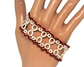 bracelet rouge et blanc en dentelle de frivolité,dentelle,frivolité,bijoux en frivolité,tatting,women gift,France