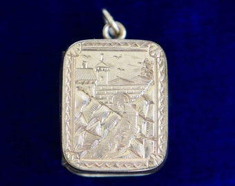 Victorian Gold Filled Photo Locket, Japonesque Scene