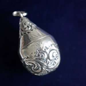 Rare 1900 Sterling Repousse Thimble Holder &quot;Yale&#39;