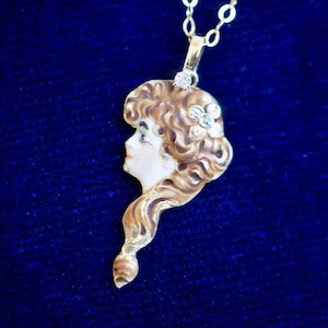 Art Nouveau Woman Pendant Necklace with Diamonds