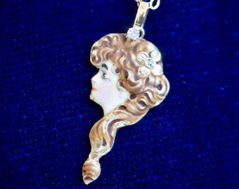 Art Nouveau Woman Pendant Necklace with Diamonds