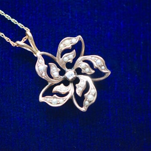 Collar victoriano con colgante de flor de perla y diamantes de 14 k