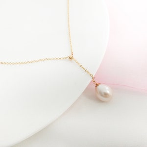 Lariat Pearl Necklace, Y Necklace, Bridesmaid Jewelry, large Pearl Drop, 14k gold filled Wedding necklace, June Birthstone, mother of bride