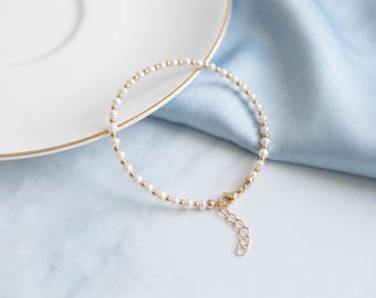 Small Freshwater Pearl Bracelet, Wedding Brdesmaid Jewelry, Tiny Gold Pearl Bracelet, Children jewelry, Mother of Bride Gift, wedding Bridal