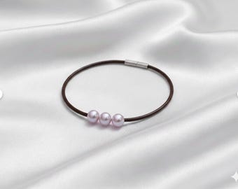 White Freshwater Pearl and Leather Bracelet: Handmade Jewelry