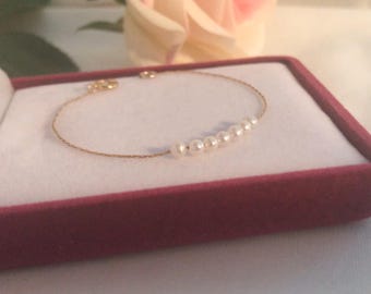 Tiny Freshwater Pearl Bracelet, Delicate Wedding Jewelry, Flower girl gift, Minimalist Bridesmaid Jewelry, June Birthstone, Mother of bride