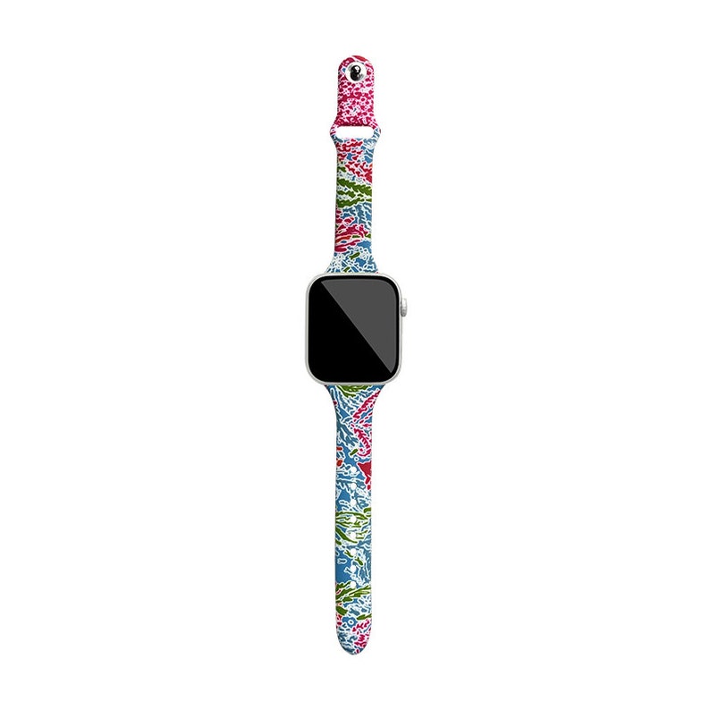 Puede incluir: Un Apple Watch blanco con una banda estampada floral azul, verde, rosa y roja.