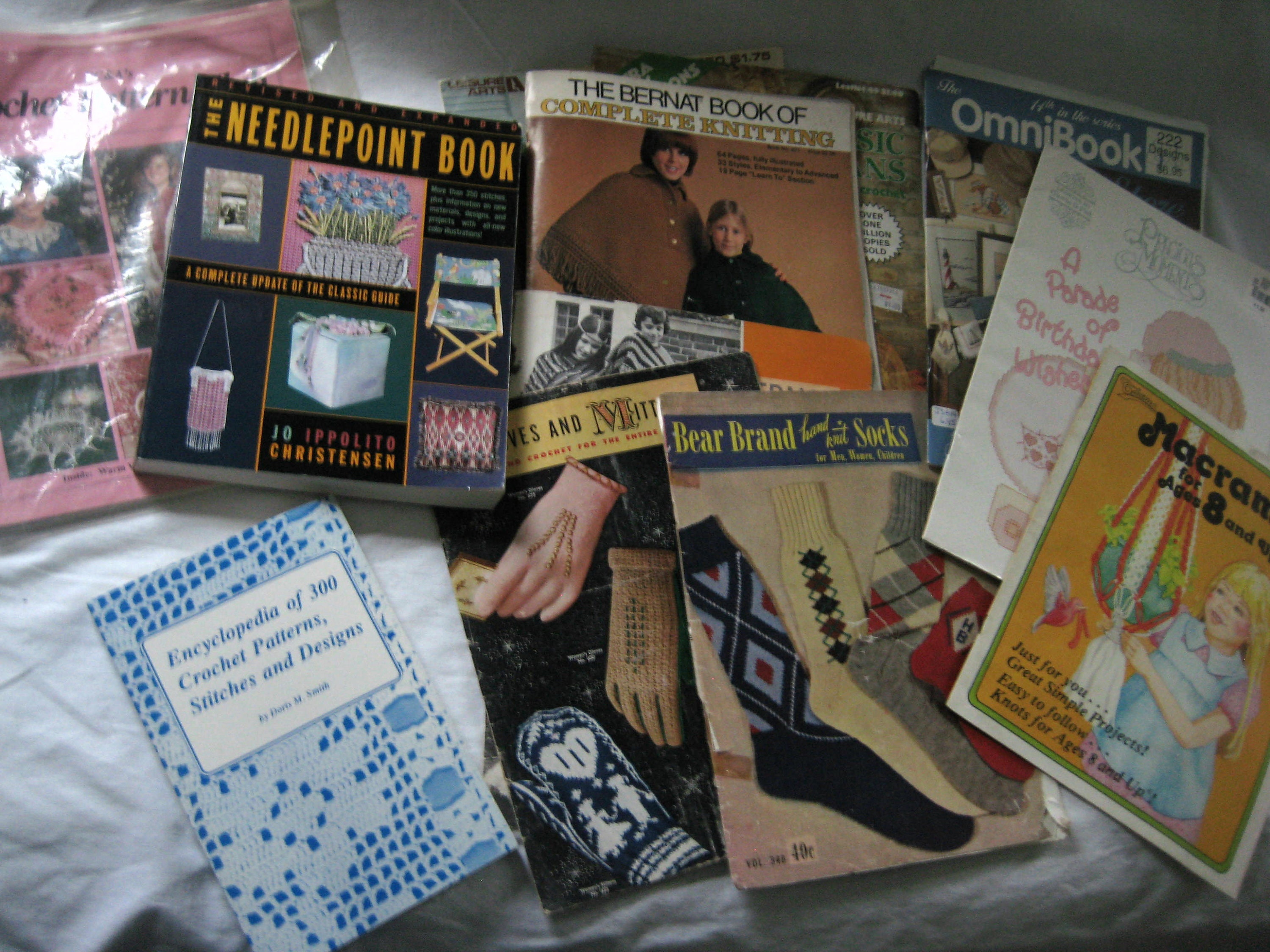 Vintage Pattern Books,Leaflets & Magazines Cross Stitch,Afghans,Bears,Xmas,Etc Vintage Pattern Books,Leaflets & Magazines Cross Stitch,Afghans,Bears,Xmas,Etc