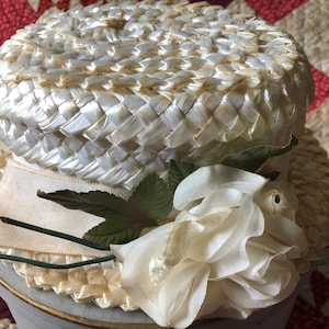 Vintage Women's Straw Summer Hat, White Roses, Union Made USA, 704272