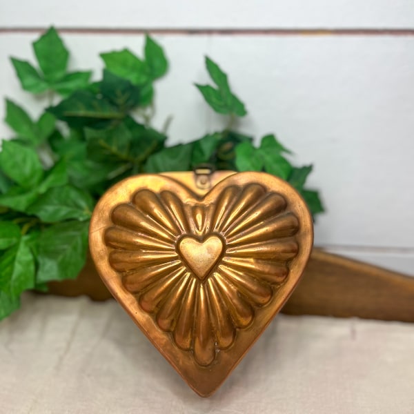 Antique Copper Heart Mold // Farmhouse // Prairie // Country // Vignette // Antique Home Decor