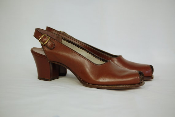 Vintage 1940s Leather Slingbacks / Size 9AAAA / D… - image 1