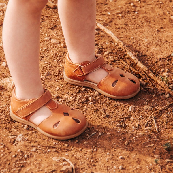 Leder Sandale - Possum01 | Echtleder gewachst | Braune Sandale | Sandale für Kleinkinder | Mädchen Sandale | Jungen Sandale | Gummisohle