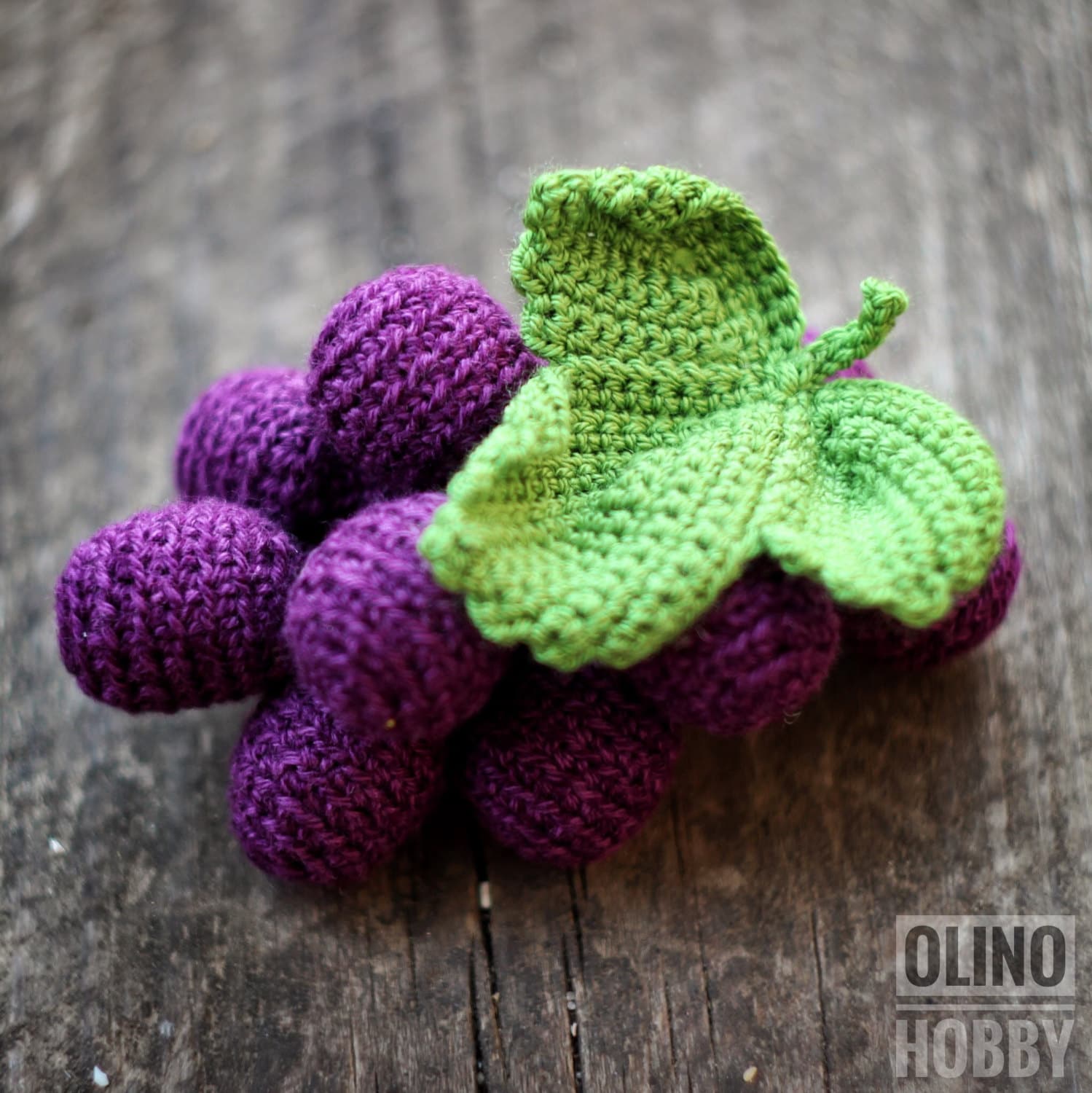 Heirloom Filet crochet pattern grapes bow baby bonnet Pennsylvannia Dutch  Clover
