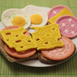 BREAKFAST Crochet&Knitting Patterns Set 4-in-1 eggs, bread, cheese, sausage image 3