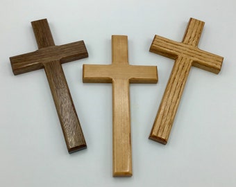 Cruz de pared de madera (nogal, cerezo o roble rojo)