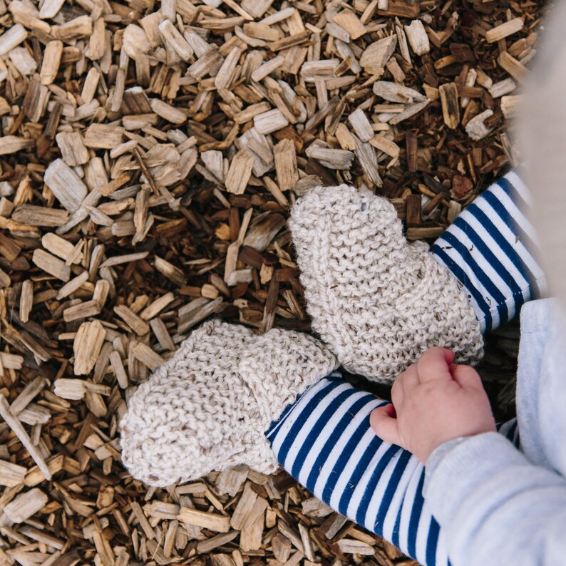 Pink baby beanie with pom pom, hand knit baby hats 0-18 months, newborn beanies for girls, coming home outfit girl, newborn baby gifts zdjęcie 2