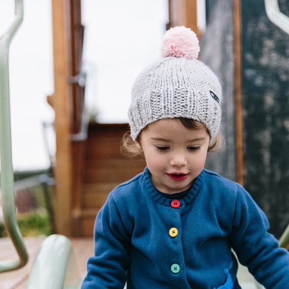 Bonnet en tricot gris avec pompon Bonnet tricoté à la main avec pompon Bonnet  pour enfants avec pompon rose Tailles 3 mois à 5 ans -  Canada