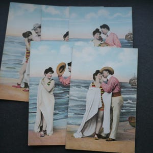 Lot de 5 cartes postales du début des années 1900 d'une série de scènes de plage