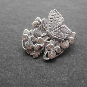 MASJ シルバーシーンズ ピューター製 花と蝶のブローチ 1989年 - Etsy 日本