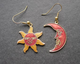 Star and moon red enamel cloisonne earrings for pierced ears