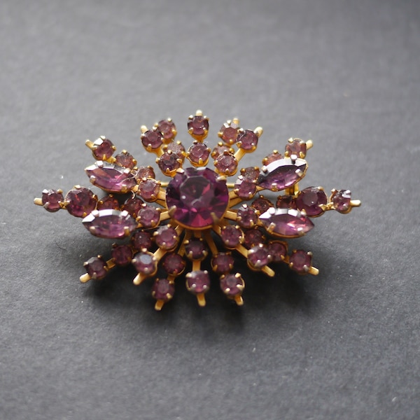 Amazing The Antique Brooch Had A Beautiful Purple Stone In It Scene for Desktop Amazing The Antique Brooch Had A Beautiful Purple Stone In It Scene for Desktop