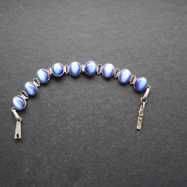 Vintage silver tone metal chain link bracelet blue faux moonstone
