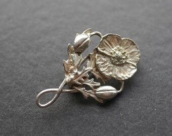 Silver tone vintage poppy brooch smaller size