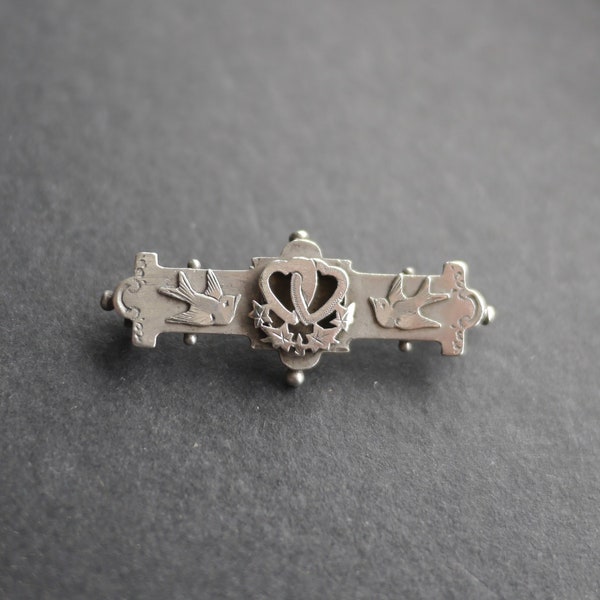 Victorian silver sweetheart brooch Birmingham bar brooch with two hearts, and birds